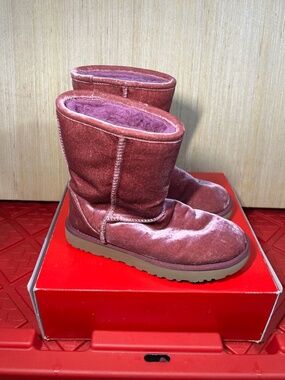 UGG CLASSIC SHORT II VELVET BOUGAINVILLEA SHEARLING BOOT US 6/ EU 37 / UK 4